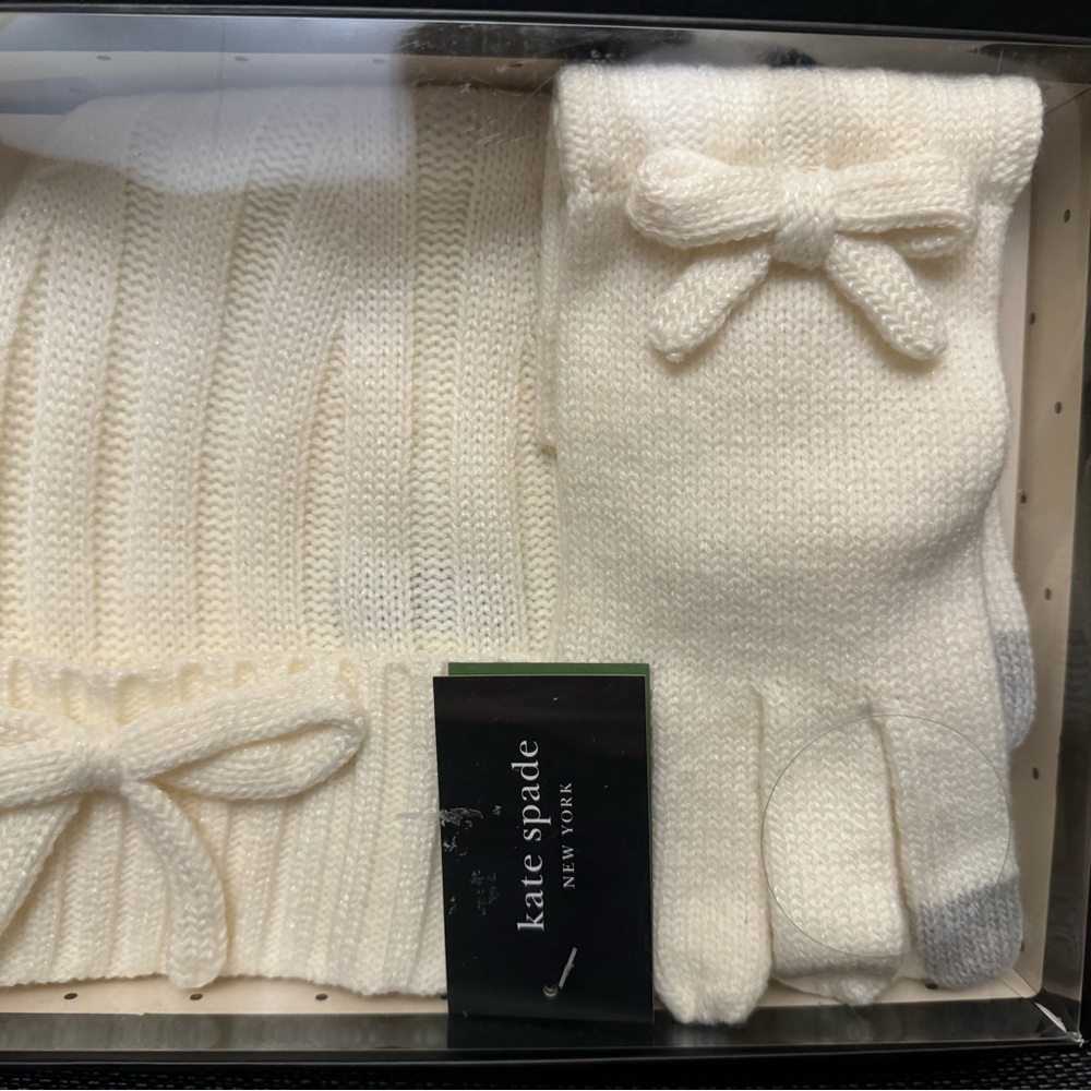 Kate Spade Cream Bow Beanie And Glove Set Women’s One Size NEW - Picture 2 of 5